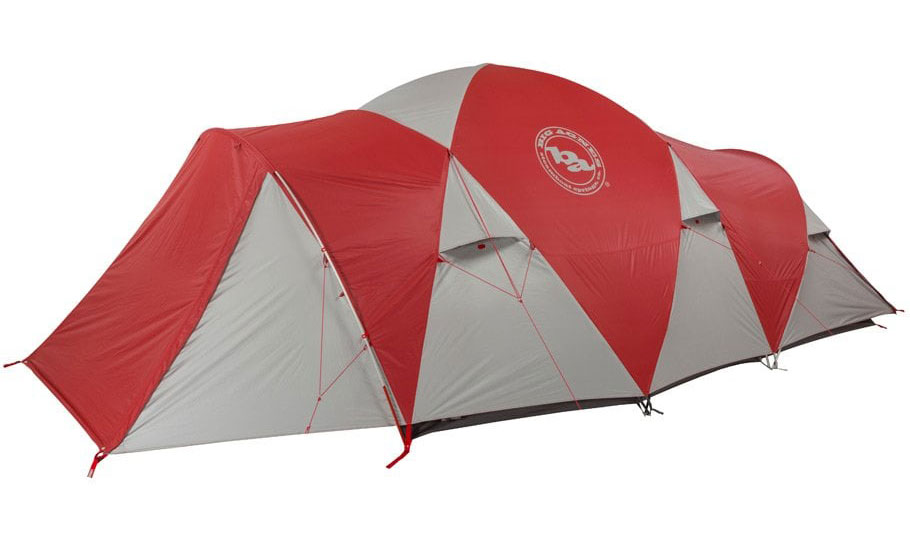Благодаря мощному каркасу палатки Big Agnes Mad House способны выдержать большую ветровую нагрузку и снегопад, что позволяет использовать их в базовых альпинистских лагерях и в зимнем кемпинге