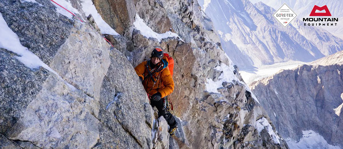Куртки Mountain Equipment Xeros, Kryos и Exo создавались с прицелом на холодные и технически сложные альпинистские восхождения, а потому их постарались сделать одновременно тёплыми, лёгкими и максимально удобными. На фото прототип куртки Kryos во время восхождения на пик Койо-Зом в Пакистане Куртки Mountain Equipment Xeros, Kryos и Exo создавались с прицелом на холодные и технически сложные альпинистские восхождения, а потому их постарались сделать одновременно тёплыми, лёгкими и максимально удобными. На фото прототип куртки Kryos во время восхождения на пик Койо-Зом в Пакистане