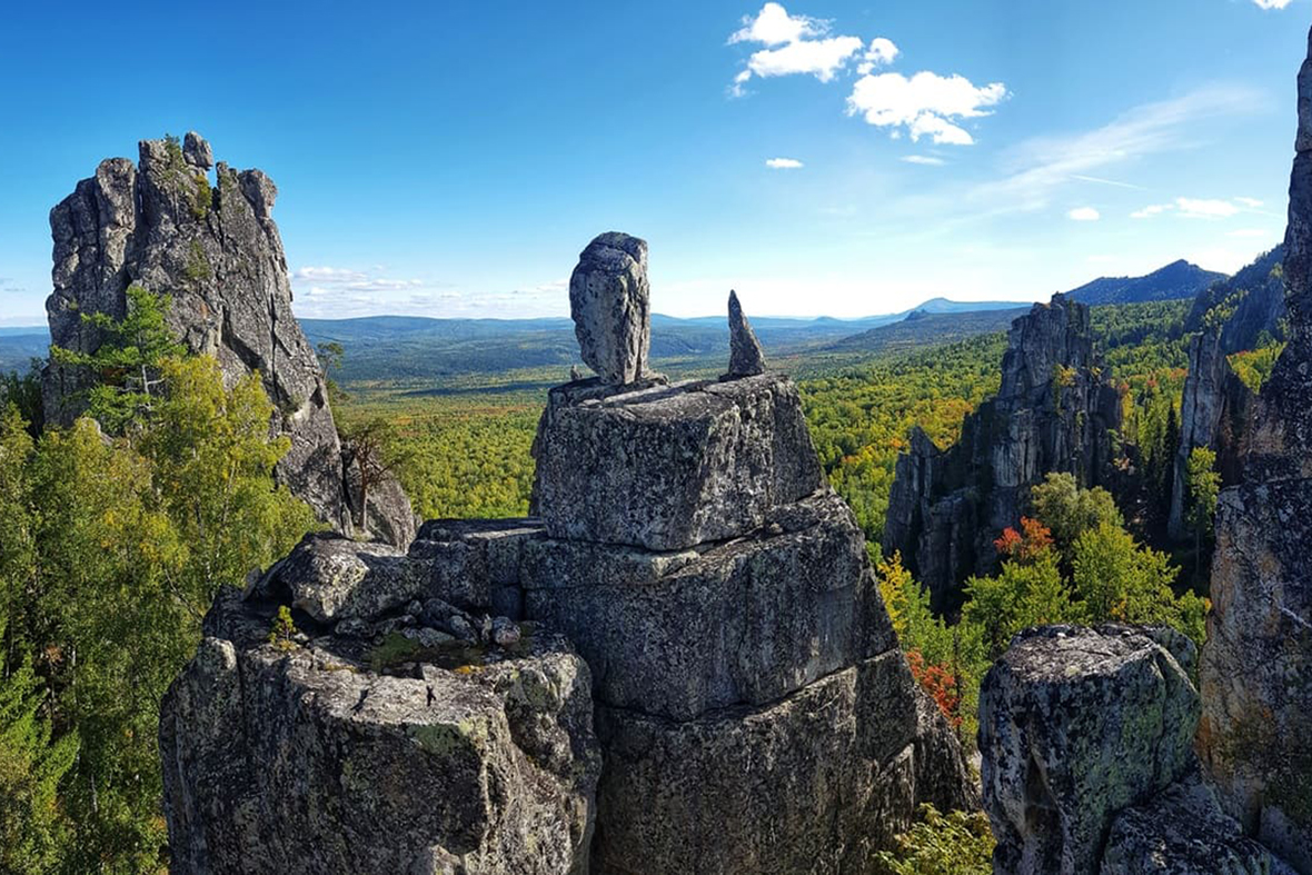 Замысловатые скальные формы Инзерских Зубчаток. Фото: Виталий Анянов