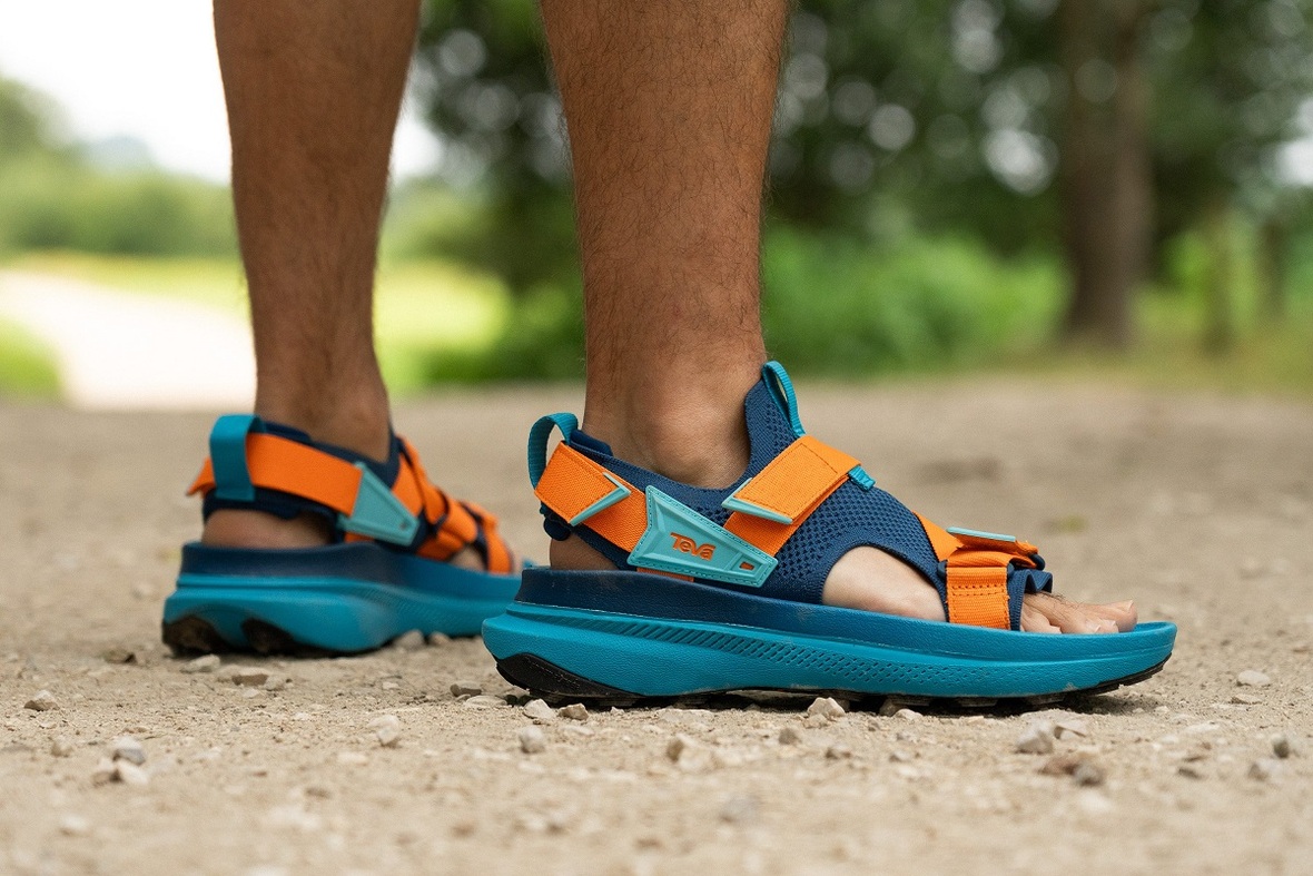Сандалии Teva Aventrail созданы для восстановительных пробежек. У них подошва как у кроссовок, а верх урезан до «манжеты» со стропами. Источник: runrepeat.com