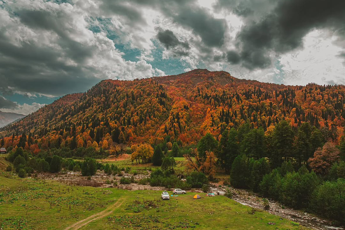 Сентябрь в Абхазии — время для потрясающих кадров. Фото: Анастас Кавинский