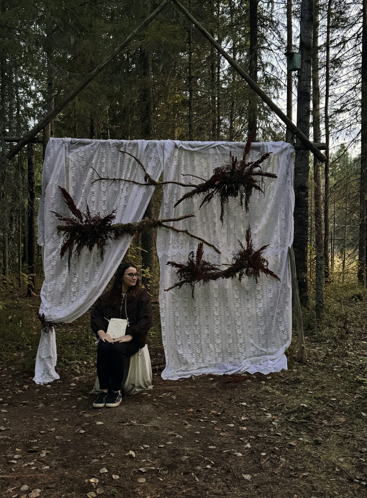 Инсталляция в лесу. Фото: архив Кати Клёновой-Бычковой