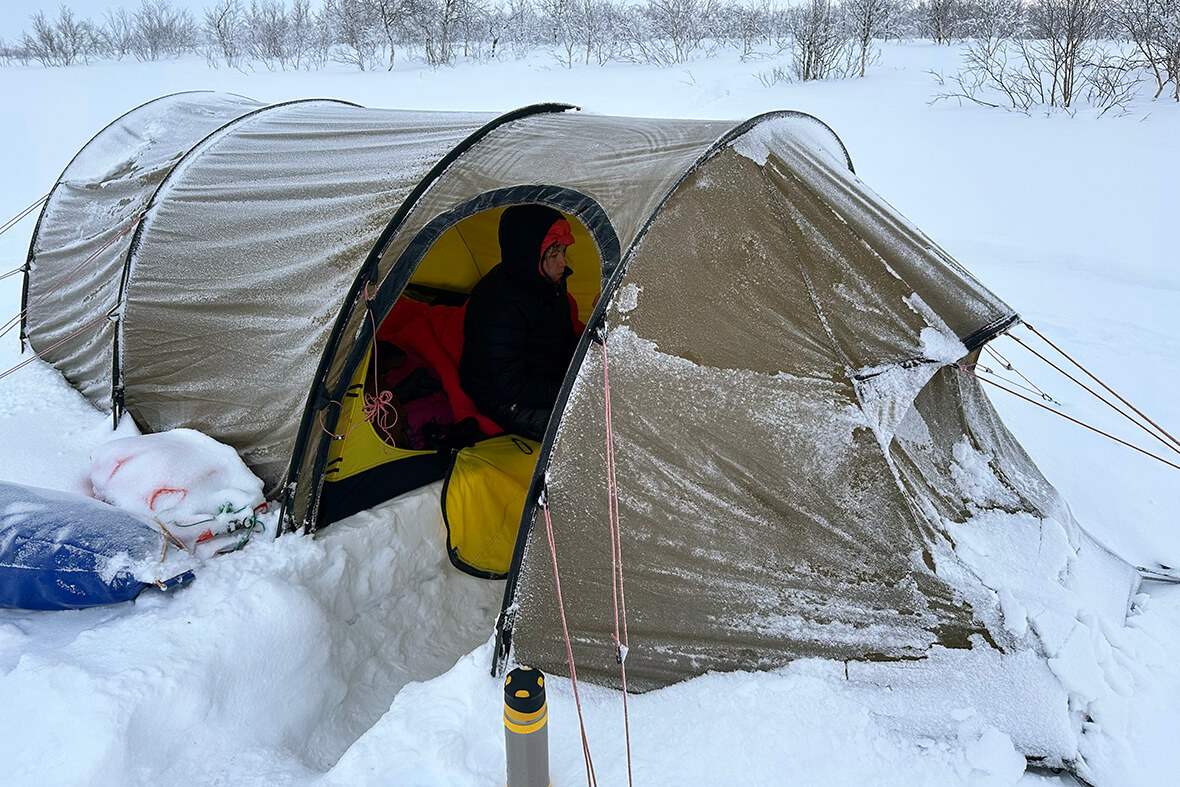 В полубочках обычно просторный тамбур. При сильном ветре это единственное место, где можно приготовить еду