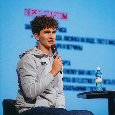 Андрей Романенко