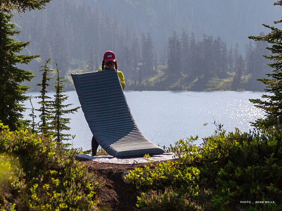 Коврик надувной Therm-a-Rest Neoair Topo Luxe Wide Balsam - Фото 7 большая