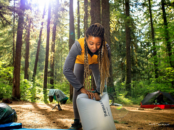 Коврик надувной Therm-a-Rest Neoair Topo Luxe Wide Balsam - Фото 9 большая