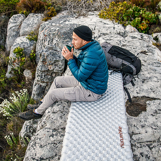 Коврик надувной Naturehike R5.8 Silvery - Фото 8 большая