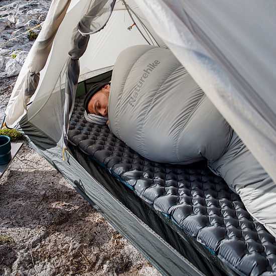 Коврик надувной Naturehike R3.5 Plus Black - Фото 7 большая