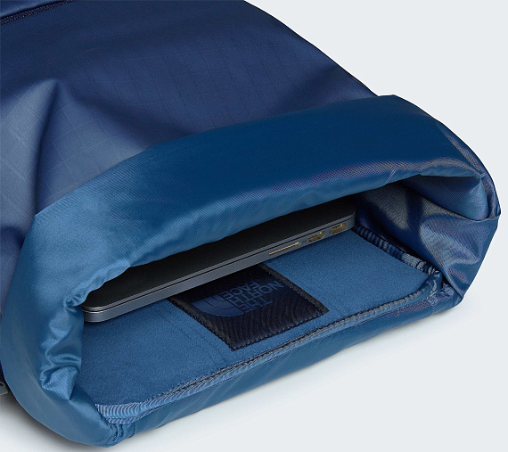 Рюкзак The North Face Base Camp Voyager Rolltop Shady Blue/Summit Navy - Фото 5 большая