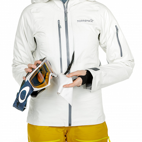 Куртка женская Norrona Lofoten Gore-Tex Active Snowdrop - Фото 10 большая