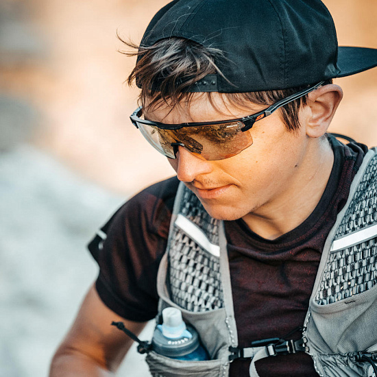 Очки Julbo Ultimate Black/Red/Reactiv Performance 1-3 Laf - Фото 3 большая