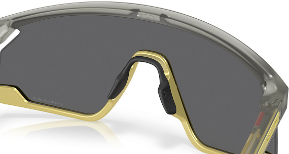 Очки Oakley Bxtr Metal Matte Grey Ink / Vintage Gold/Prizm Black - Фото 7 большая