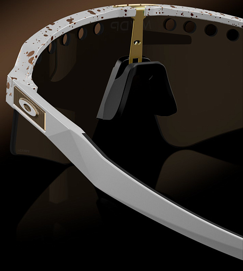 Очки Oakley Sutro Lite Sweep Mvdp Red/Gold Splatter/Prizm 24K - Фото 4 большая