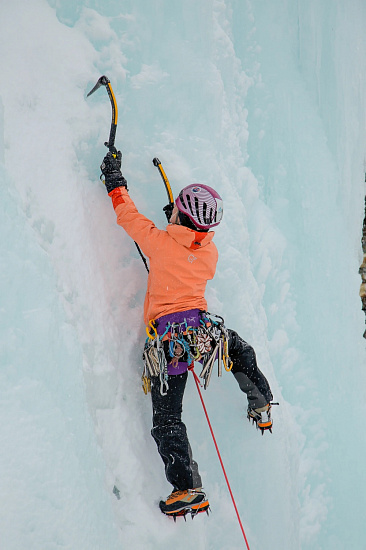 Брюки женские Norrona Trollveggen Gore-Tex Pro Light Caviar - Фото 6 большая