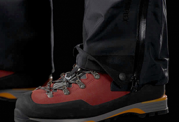 Полукомбинезон мужской Norrona Trollveggen Gore-Tex Pro Bibs(M) Caviar - Фото 12 большая
