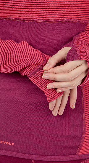 Футболка женская Devold Tuvegga Sport Air Poppy - Фото 7 большая