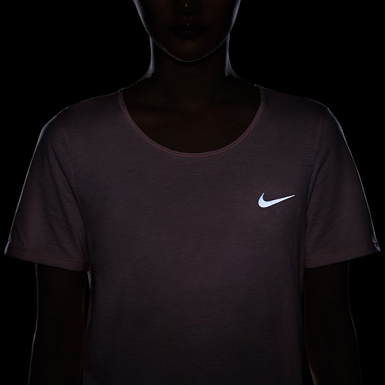 Футболка женская Nike Dri-FIT Run Division Pale Coral/Black/Reflective Silver - Фото 7 большая