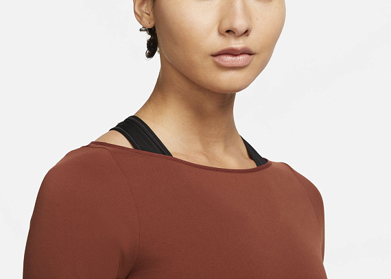 Футболка женская Nike Yoga Luxe L/S Oxen Brown/Iron Grey - Фото 5 большая