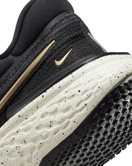 Кроссовки женские Nike ZoomX Invincible Run Flyknit Black/Sail/Metallic Gold - Фото 8 большая