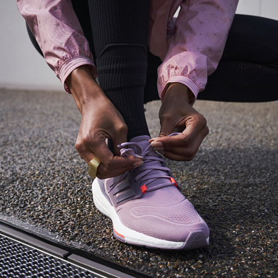Кроссовки женские Adidas Ultraboost 22 Magic Mauve/Legacy Purple/Turbo - Фото 12 большая