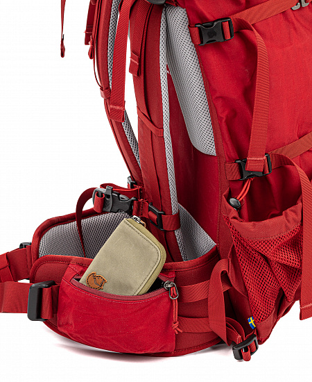Рюкзак женский Fjallraven Kaipak 38 Redwood - Фото 3 большая