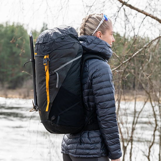 Рюкзак женский Bergans Helium V5 55 Solid Charcoal/Black/Golden Yellow - Фото 2 большая