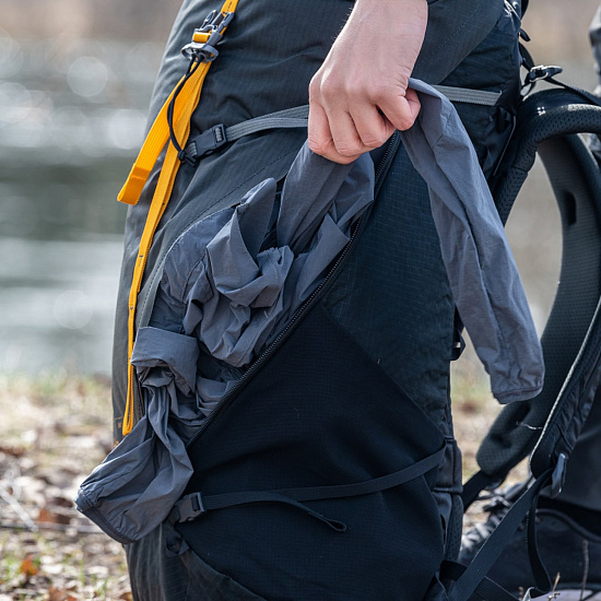 Рюкзак женский Bergans Helium V5 55 Solid Charcoal/Black/Golden Yellow - Фото 3 большая