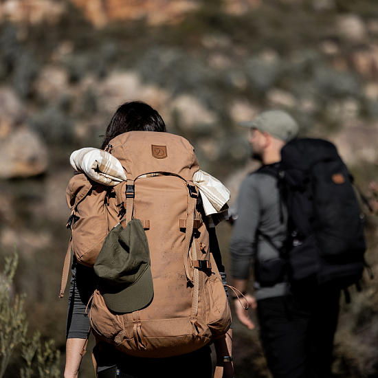 Рюкзак Fjallraven Kajka 35 Coal Black - Фото 3 большая