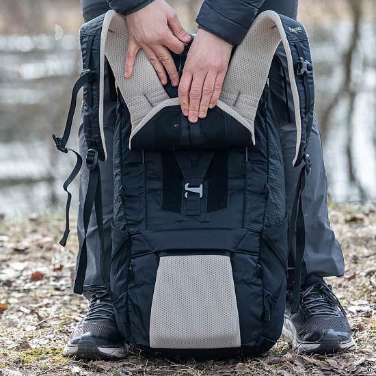 Рюкзак женский Bergans Helium V5 55 Chalk Sand/Black/Dark Green Oasis - Фото 3 большая