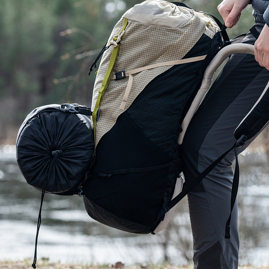 Рюкзак женский Bergans Helium V5 55 Chalk Sand/Black/Dark Green Oasis - Фото 8 большая