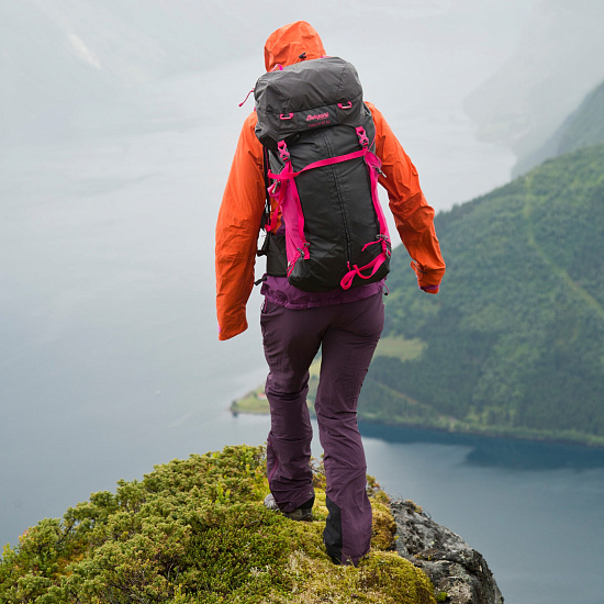 Рюкзак женский Bergans Helium 55 Solid Charcoal/Black - Фото 10 большая