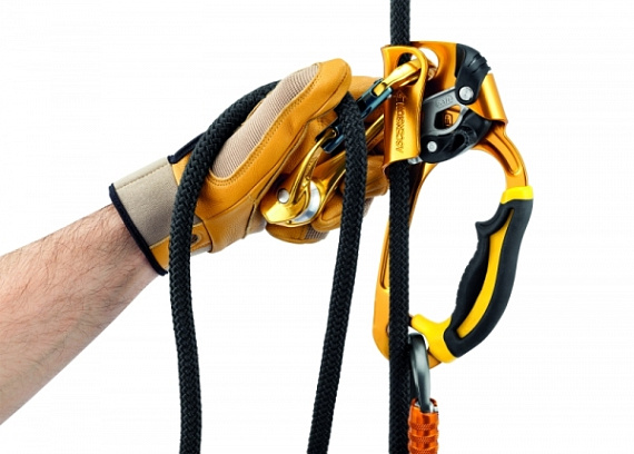 Карабин с роликом Petzl RollClip Triact-Lock - Фото 2 большая