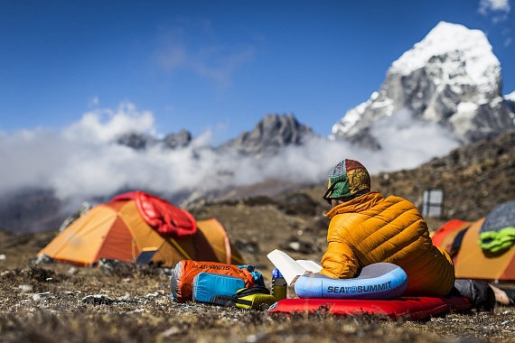 Коврик самонадувающийся Sea to Summit Comfort Plus Self Inflating Rectangular Wide Red - Фото 6 большая