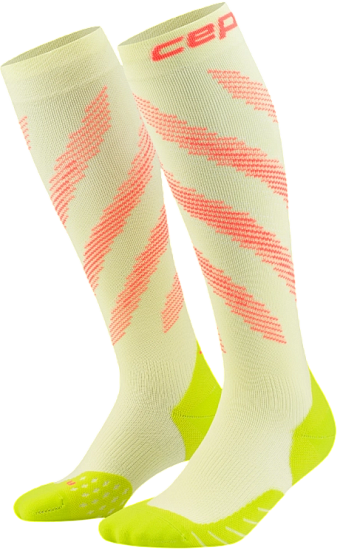 Носки мужские CEP C12YM Core Run Edt. Elliptic Tall Lime/Neon Coral - Фото 3 большая
