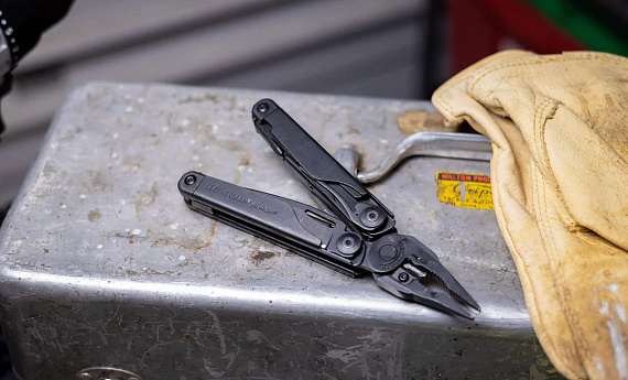 Мультитул Leatherman Surge Black - Фото 6 большая