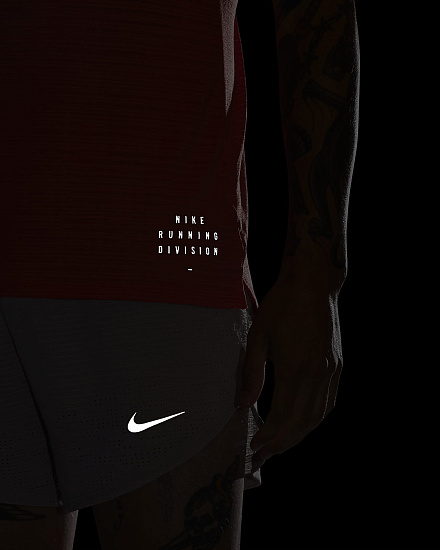 Майка мужская Nike Dri-FIT ADV Run Division Magic Ember/Black - Фото 7 большая