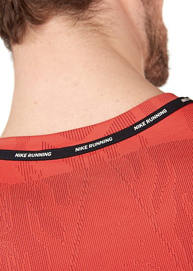 Футболка мужская Nike Wild Run Tech Knit Top SS Burgundy Ash/Noble Red/Reflective Silv - Фото 6 большая