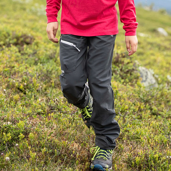Брюки детские Bergans Sjoa Lt Softshell Solid Charcoal/Aluminium - Фото 5 большая