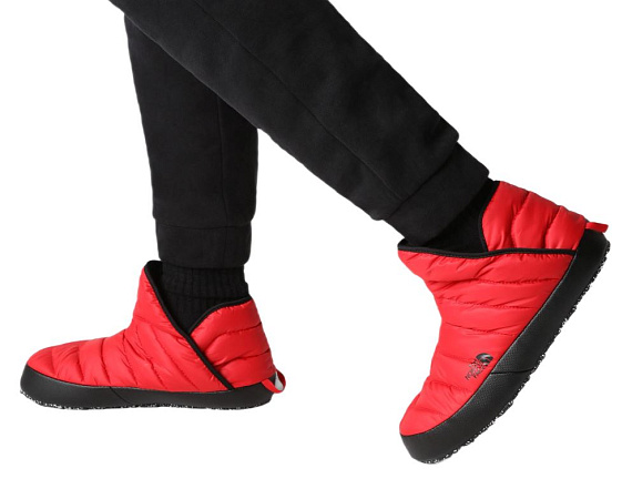 Тапки The North Face Thermoball Traction Bootie Tnf Red/Tnf Blk - Фото 4 большая