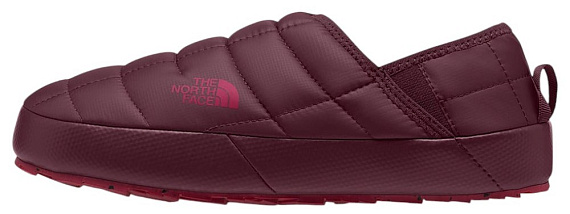 Тапки женские The North Face Thermoball Traction Mule V Burgundy Crush/Lali Guran - Фото 2 большая