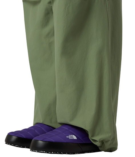 Тапки женские The North Face Thermoball Traction Mule V Peak Purple/TNF Black - Фото 2 большая