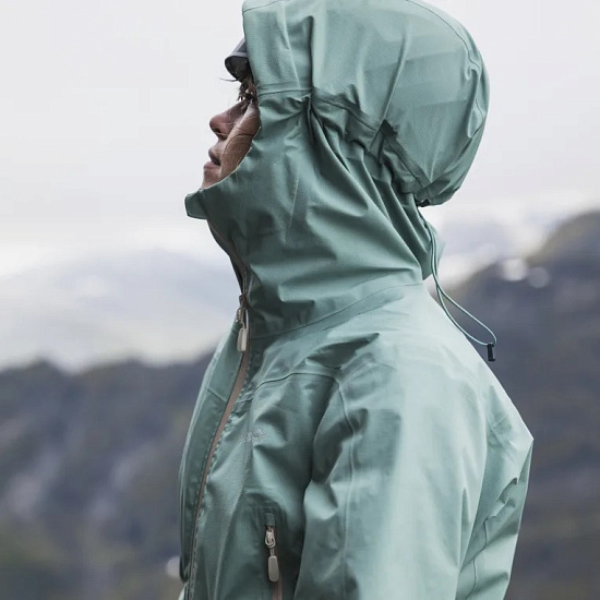 Куртка женская Norrona Falketind Gtx Malachite Green - Фото 10 большая