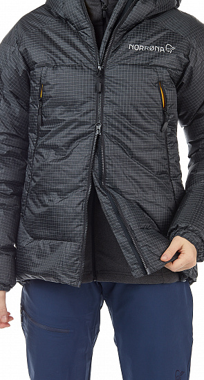 Куртка женская Norrona Trollveggen Ace Down 950 Caviar/Lemon - Фото 10 большая
