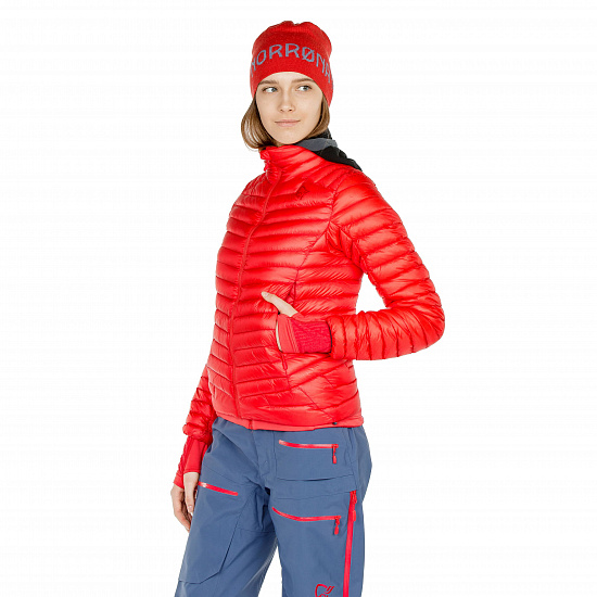 Куртка женская Norrona Lofoten Super Lightweight Down Crisp Ruby - Фото 7 большая