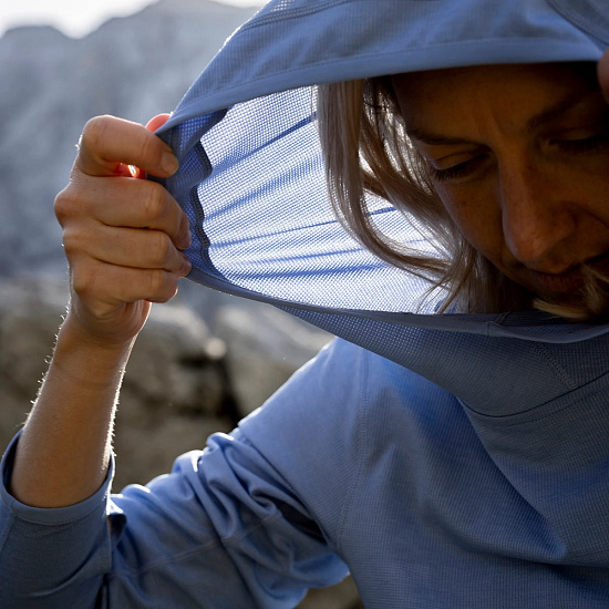 Лонгслив женский Fjallraven Abisko Sun-hoodie Ultramarine - Фото 4 большая