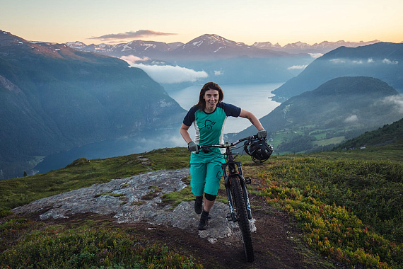 Футболка женская Norrona Fjora Wool Arcadia/Snowdrop - Фото 5 большая