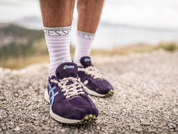 Носки Compressport Run Ultralight High v3 Белый - Фото 2 большая