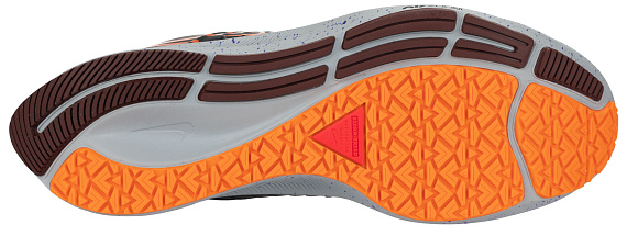 Кроссовки мужские Nike Air Zoom Pegasus 38 Shield Weatherised Road Black/Total Orange/Bronze Eclipse - Фото 4 большая