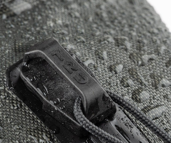 Водонепроницаемая косметичка Nite Ize RunOff Waterproof Charcoal - Фото 6 большая