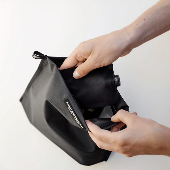 Водонепроницаемая косметичка Matador FlatPak Zipper Toiletry черный - Фото 8 большая